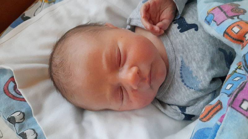 Ivan Halahovets se narodil v nymburské porodnici 21. prosince 2020 ve 13:12 hodin s mírou 51 centimetrů a váhou 3960 gramů. Doma v Tuchorazi se na prvorozeného těšili maminka Maria a tatínek Anatilolij.