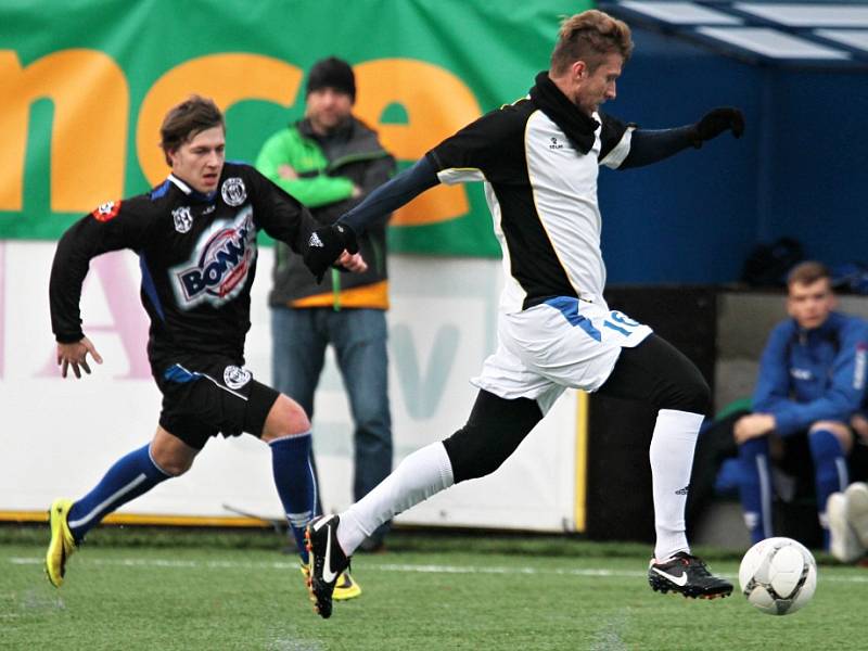 SK Kladno (v černém) si poradilo na Vyšehradu s Hořovickem 2:0. 