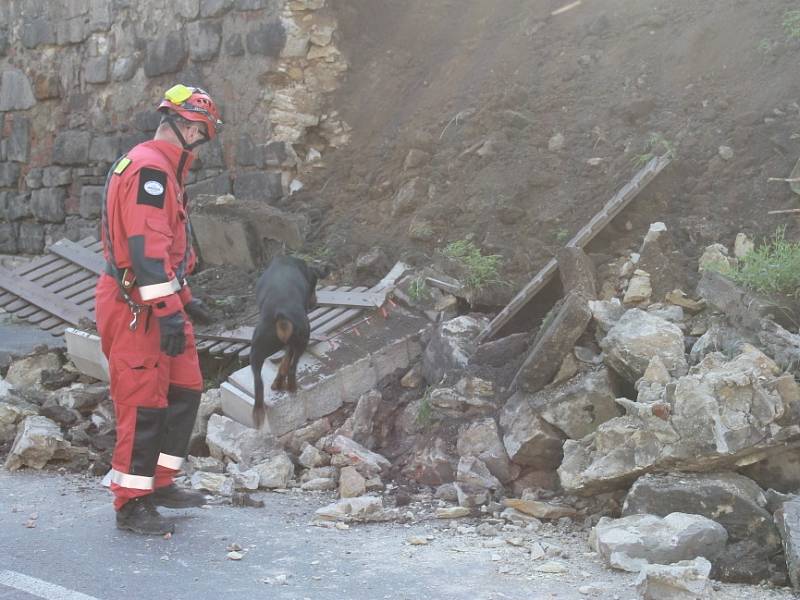 Zřícení zdi v Lázeňské ulici, 12. června