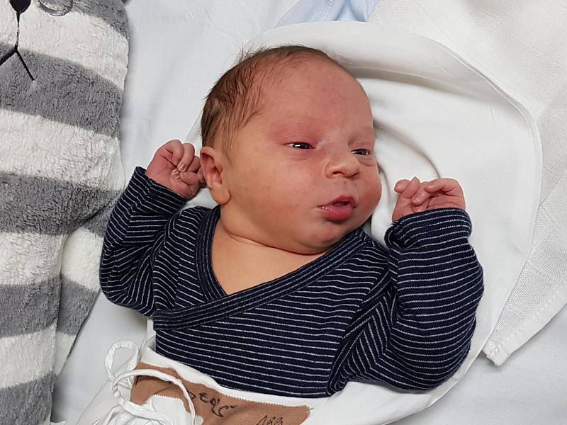 TADEÁŠ LOSKOT, UNHOŠŤ. Narodil se 4. března 2019. Po porodu vážil 3,34 kg a měřil 50 cm. Rodiče jsou Klára a Lukáš Loskotovi. (porodnice Kladno)