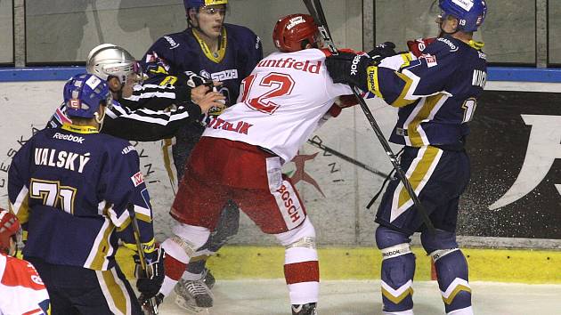 Rytíři Kladno - HC Mountfield Č. Budějovice, 46. kolo ELH 2012-13, 3.2.13. Potyčka Kotalíka s Kuchlerem