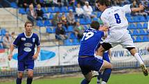 Antonín Holub ve velké šanci v první půli, Toma Ale chytil // SK Kladno - FC Graffin Vlašim 1:1 (0:1) , utkání 11.k. 2. ligy 2010/11, hráno 19.9.2010