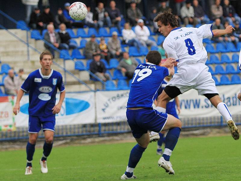 Antonín Holub ve velké šanci v první půli, Toma Ale chytil // SK Kladno - FC Graffin Vlašim 1:1 (0:1) , utkání 11.k. 2. ligy 2010/11, hráno 19.9.2010