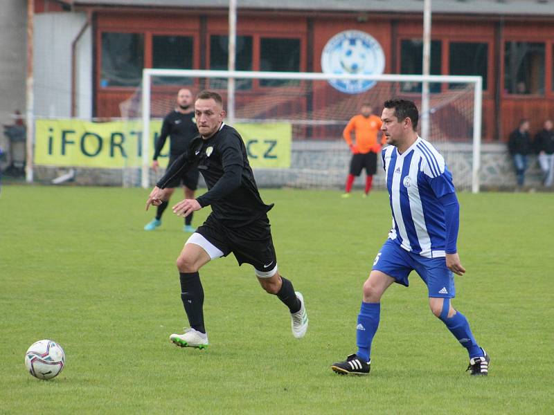 I. B třída: Slovan Velvary B (v modrobílé kombinaci) - SK kopaná Hovorčovice (2:1)