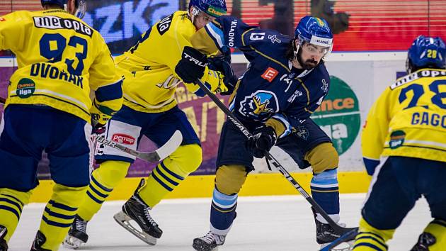 Kladno (v modrém) porazilo na úvod play off Přerov 4:2.