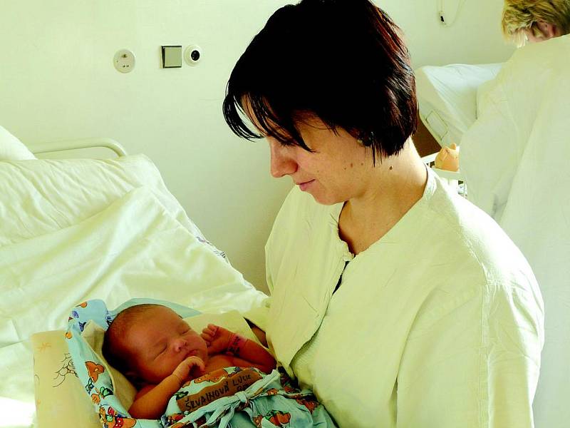 LUCIE Škvainová, Kladno, 11.11.2011, míra 49 cm, váha 3,9 kg, rodiče Petra a Zdeněk Škvainovi (porodnice Kladno)