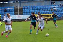 Tahák divize skončil smírně: Kladno (v bílém) - Chomutov 1:1.