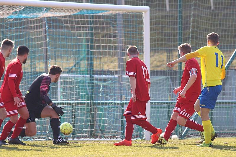 Libušín (v červeném) uspěl na hřišti SK Rakovník B 4:2