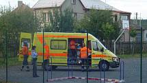 Po prvotním ošetření byl chlapec transportován do pražské nemocnice v Krči.
