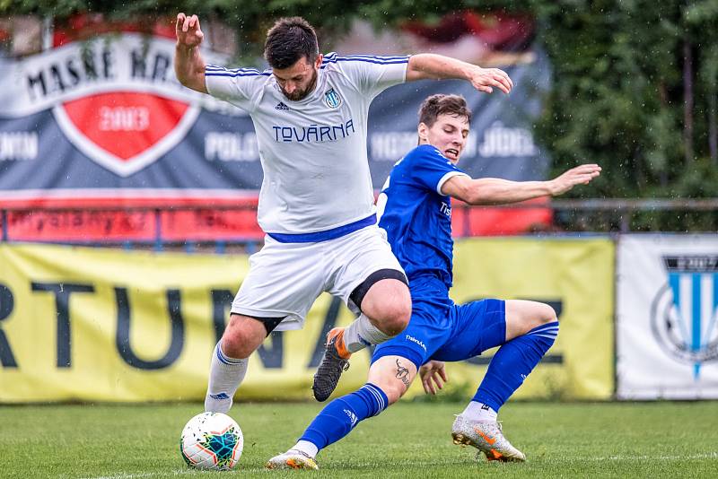 Slaný (v bílém) nečekaně porazilo v divizi Český Brod 2:0.