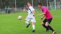 Tatran Rakovník (v růžovém) doma podlehl Kladnu na na penalty 0:1. 