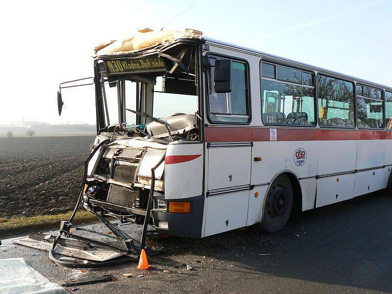 Nehoda autobusu u Velkého Přítočna