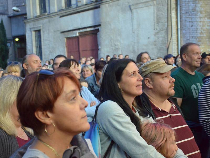 Koncert Olgy Lounové na vinařické Mayrovce.