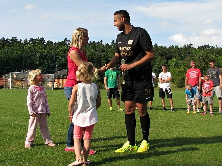 Čtvrtý ročník Memoriálu Michala Ježka v Knovízi opět vyšperkovala účast hokejových hvězd Ondřeje Pavelce, Michaela Frolíka nebo Jiřího Tlustého. 