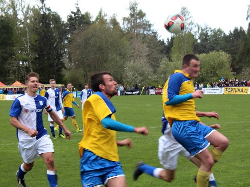 Vesnický fotbal v přímém TV přenosu! Doksy přivítaly Unhošť. 