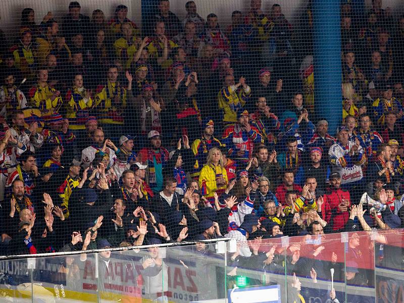 Retro zápas Kladno - České Budějovice ovládli hosté v červeném. 