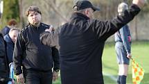 V tento moment to s Doksy nevypadalo dobře, Braškov dal po zaváhání Kieryka na 2:3. Martin Škvára i celá lavička domácích to museli chvilku rozdýchávat. Ještě ale nebyl konec.../ SK Doksy - Sokol Braškov 4:3 (2:2), utkání I.B, tř. 2011/12, hráno 21.4.2012