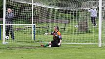 Ruka - penalta - branka .. // FK Brandýsek - SK Zichovec 3:2, OP okr. Kladno, 3. 5. 2014