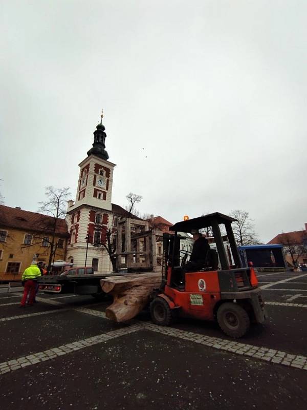 Brána ve Slaném zatím zůstává, z pěší zóny ale patrně zmizí.