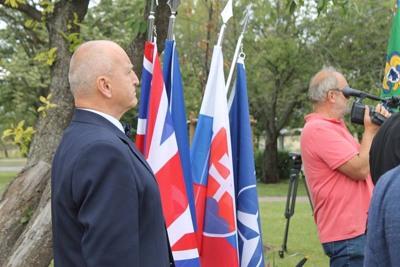 Na ruzyňském letišti si připomněli návrat československých pilotů.