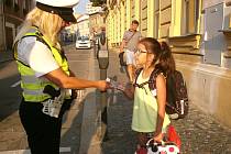 POLICISTÉ v těchto dnech hlídkují na přechodech pro chodce u kladenských i slánských základních škol.