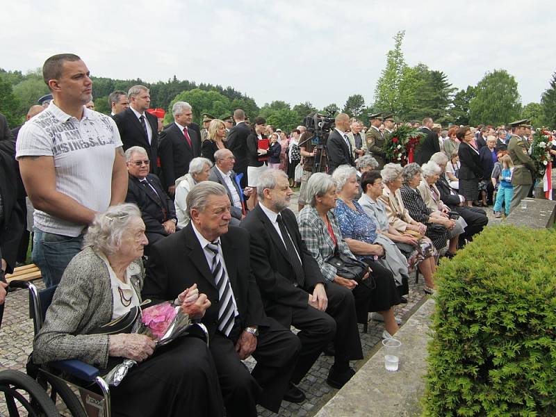 V Lidicích se konala pietní vzpomínka na oběti nacistického běsnění, od kterého uplynulo již 71. let ...