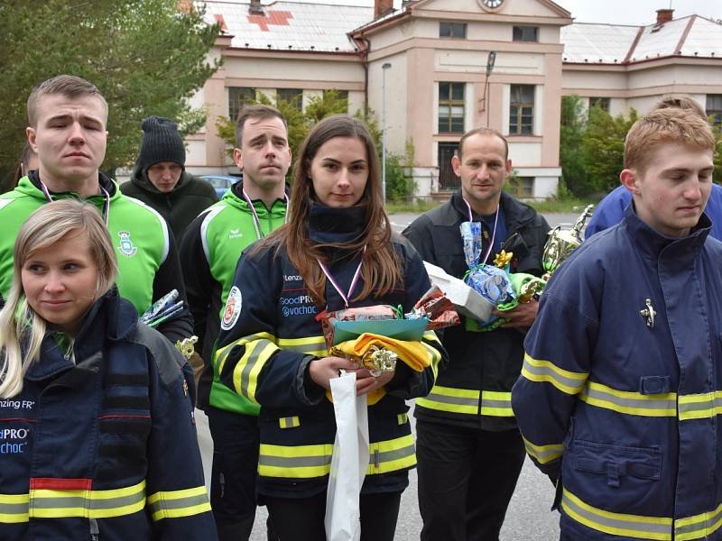 Studenti závody uctili památku Jana Lewinského.