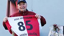 O přestávku klub popřál Miroslavu Procházkovi u příležitosti jeho 85. narozenin // SK Baník Libušín - TJ Dynamo Nelahozeves 1:1 (1:1), 1.A.tř., 9. 4. 2022