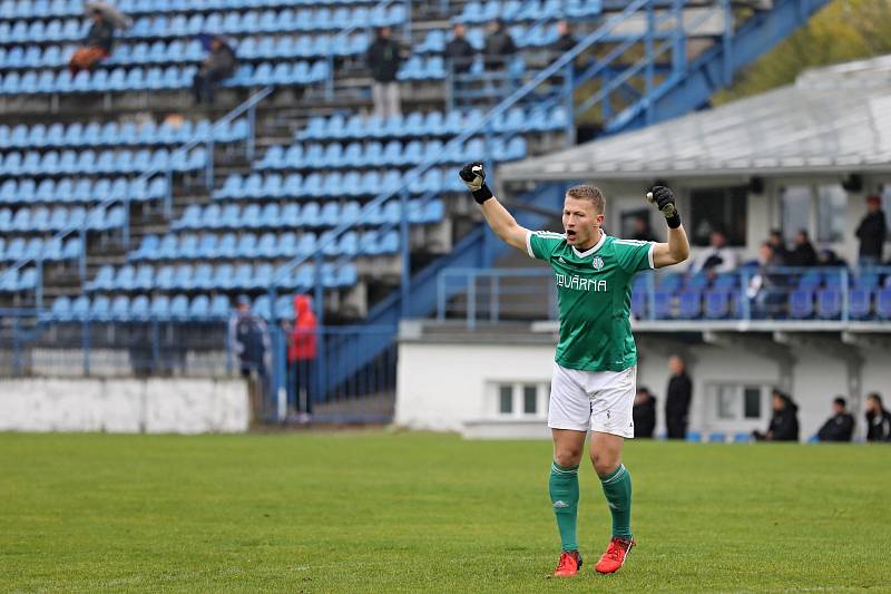 Derby v di vizi ovládlo Kladno (v bílém), doma porazilo Slaný 4:1.