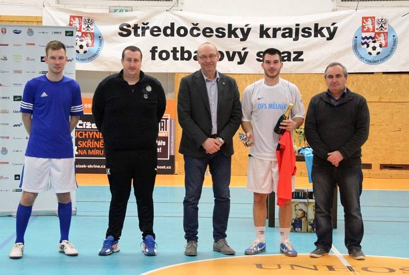 Velký turnaj SKFS rozhodčích se odehrál v Unhošti, vyhrál Mělník. Vítěze vyhlašoval i šéf SKFS Miroslav Liba. 
