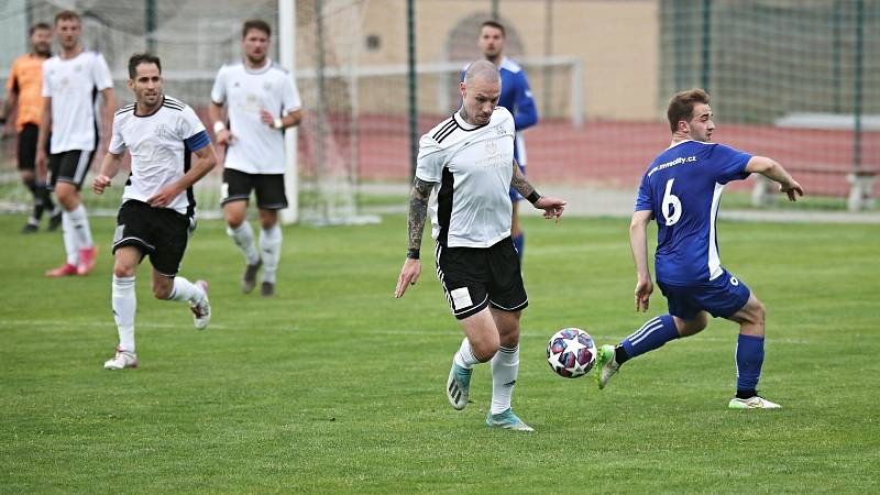 TJ SK Hřebeč - TK Slovan Lysá nad Labem 4:1 (3:0), KP 4. 6. 2022