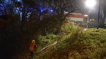 Zahradní chatka ve Slaném lehla popelem.