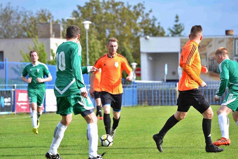 I. B třída: Slaný (v oranžovém) rozdrtilo doma Tatran Rakovník B 7:1.