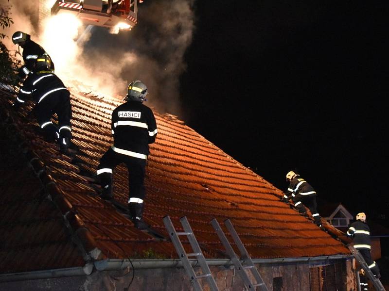 Objekt bývalého mlýna patrně někdo zapálil