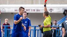 Slaný (v bílém) nečekaně porazilo v divizi Český Brod 2:0.