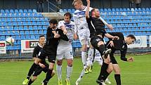 SK Kladno (v bílém) přehrálo doma Horní Měcholupy 3:1. 