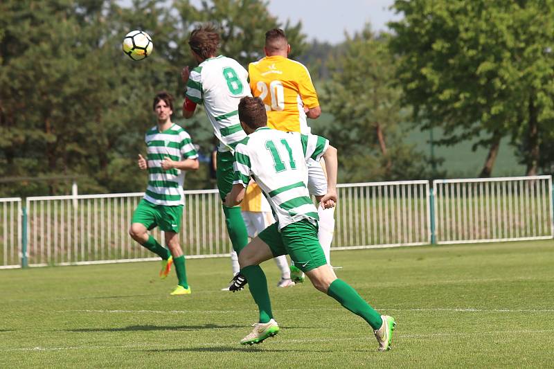 Tatran Rakovník (v zeleném) přehrál doma vedoucí Sokol Hostouň 2:1 na penalty.