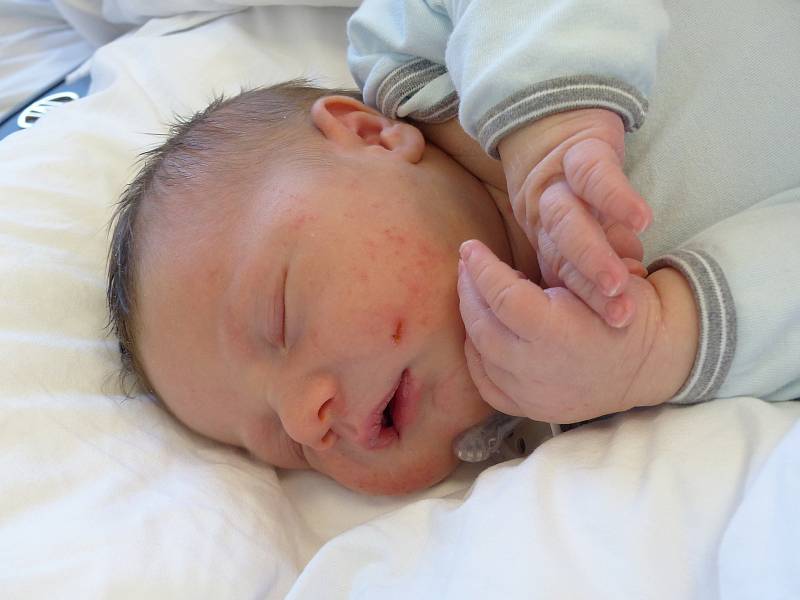Jakub Hůzl se narodil 29. ledna 2021 v kolínské porodnici, vážil 4210 g a měřil 52 cm. V Poděbradech se z něj těší maminka Tereza a tatínek Jaroslav.