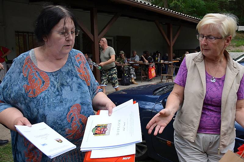 Druhý ročník soutěže střelby z pistole ve Zvoleněvsi na počest válečného veterána Ludvíka Darovce.