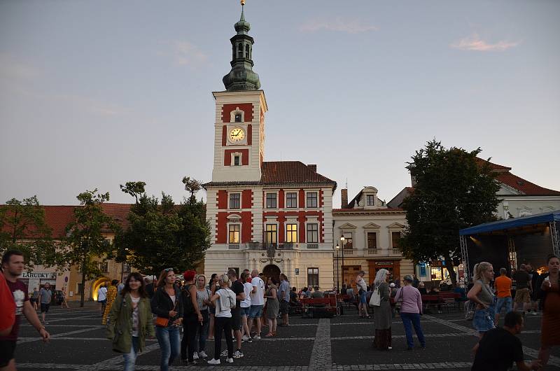 Music On The Square - Juraj Schweigert & The Groove Time ve Slaném.