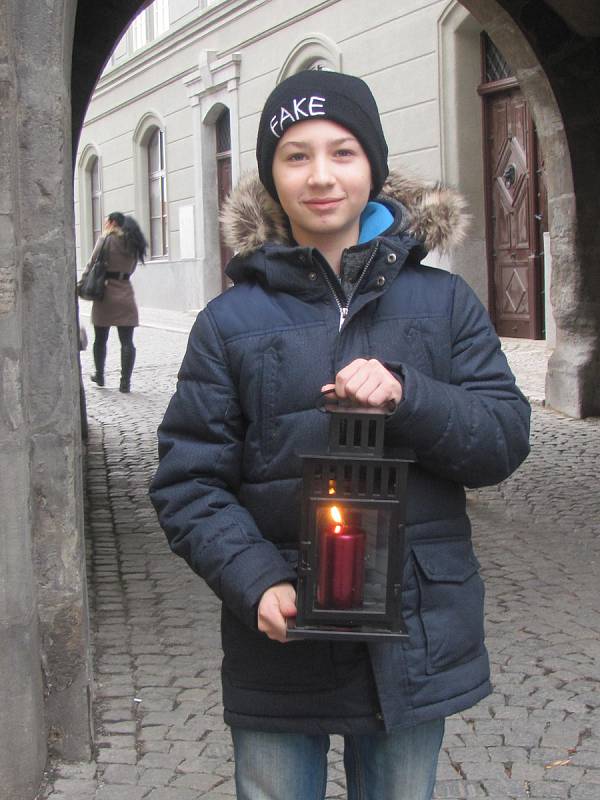 Betlémské světlo do Slaného dorazilo díky skautskému středisku Modrý kruh.