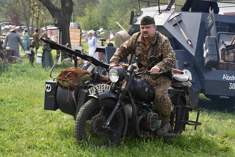 Rekonstrukce bojů z konce II. světové války. Rudá armáda opět osvobodila Brandýsek, k vidění byly téměř dvě stovky vojáků.