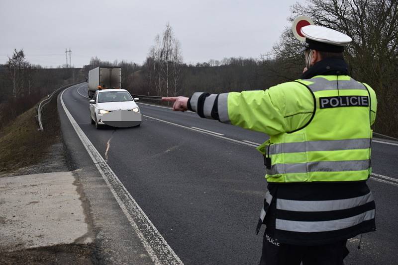 Policisté obestavěli hranice Kladenska, lidé nařízení vesměs dodržují.