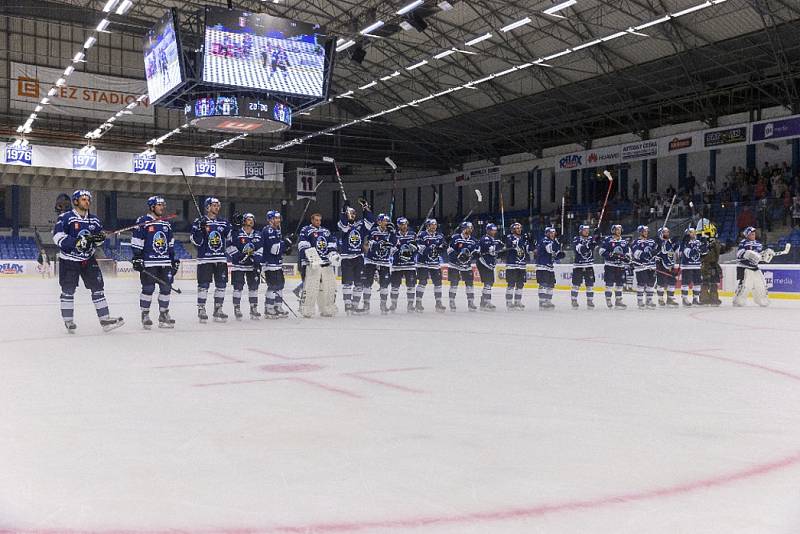 Kladno (v modrém) porazilo Benátky 3:2 v prodloužení.