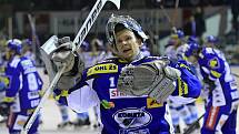 Sasu Hovi děkuje fanouškům Komety za podporu // HC Vagnerplast Kladno - HC Kometa Brno 4:1, O2  ELH 2010/11, hráno 17.10.2010