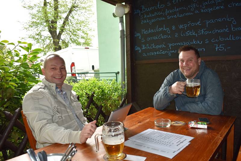 Dobrou náladu hostům restaurace Na Střelně ve Slaném nezkazil ani liják.