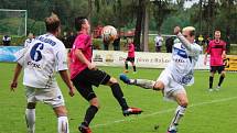 Tatran Rakovník (v růžovém) doma podlehl Kladnu na na penalty 0:1. 