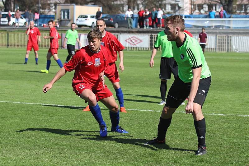 Vedoucí béčko SK Rakovník (v červeném) přejelo Vraný 8:3.