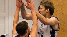 Dramatický soboj pod koši nakonec vyzněl pro kladenské. BK Kladno "A" - Jiskra Domažlice 85:82, 2. basketbalová liga mužů,  4.12.2010