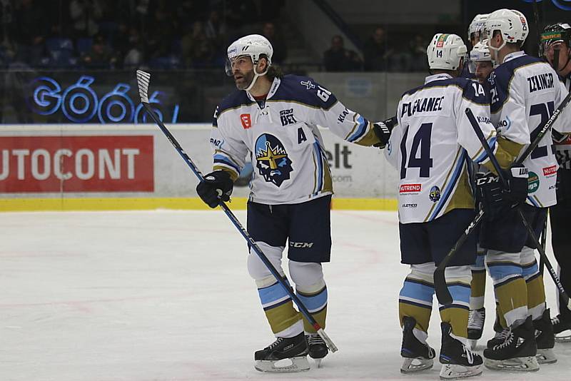 Hokejová Chance liga: Rytíři Kladno - HC Slovan Ústí nad Labem 3:2. Jaromír Jágr po více než roce hrál soutěžní zápas v Kladně.